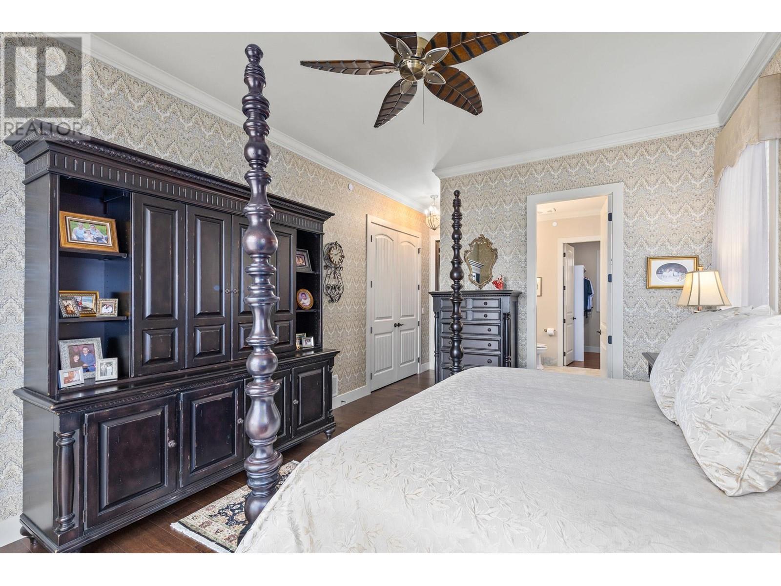 6166 Seymoure Avenue. Peachland, British Columbia