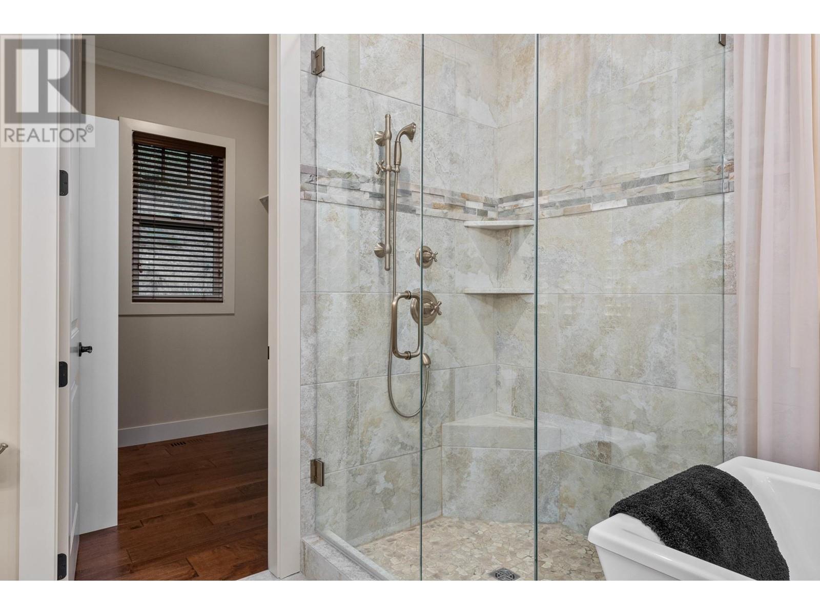 6166 Seymoure Avenue. Peachland, British Columbia