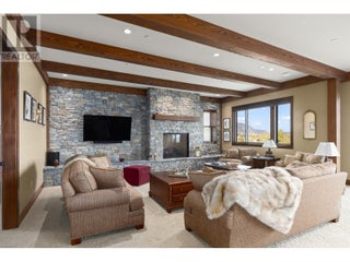 6166 Seymoure Avenue. Peachland, British Columbia