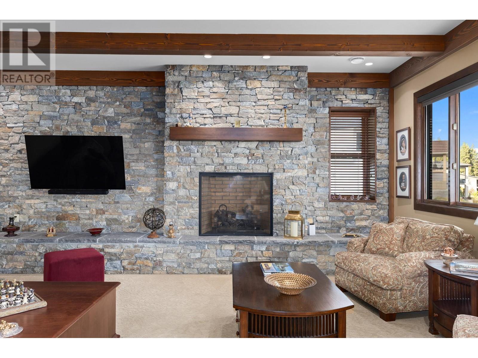 6166 Seymoure Avenue. Peachland, British Columbia