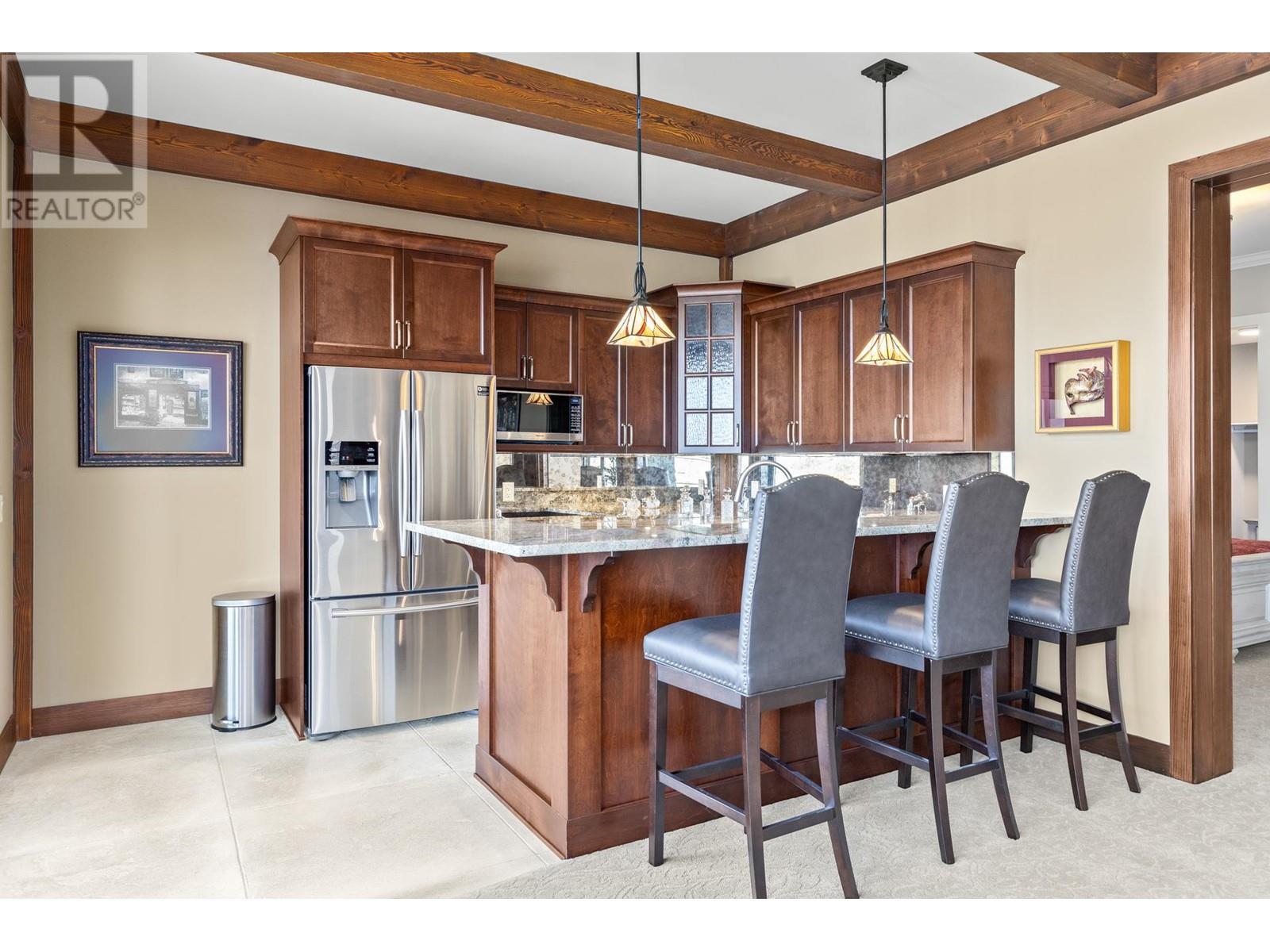 6166 Seymoure Avenue. Peachland, British Columbia