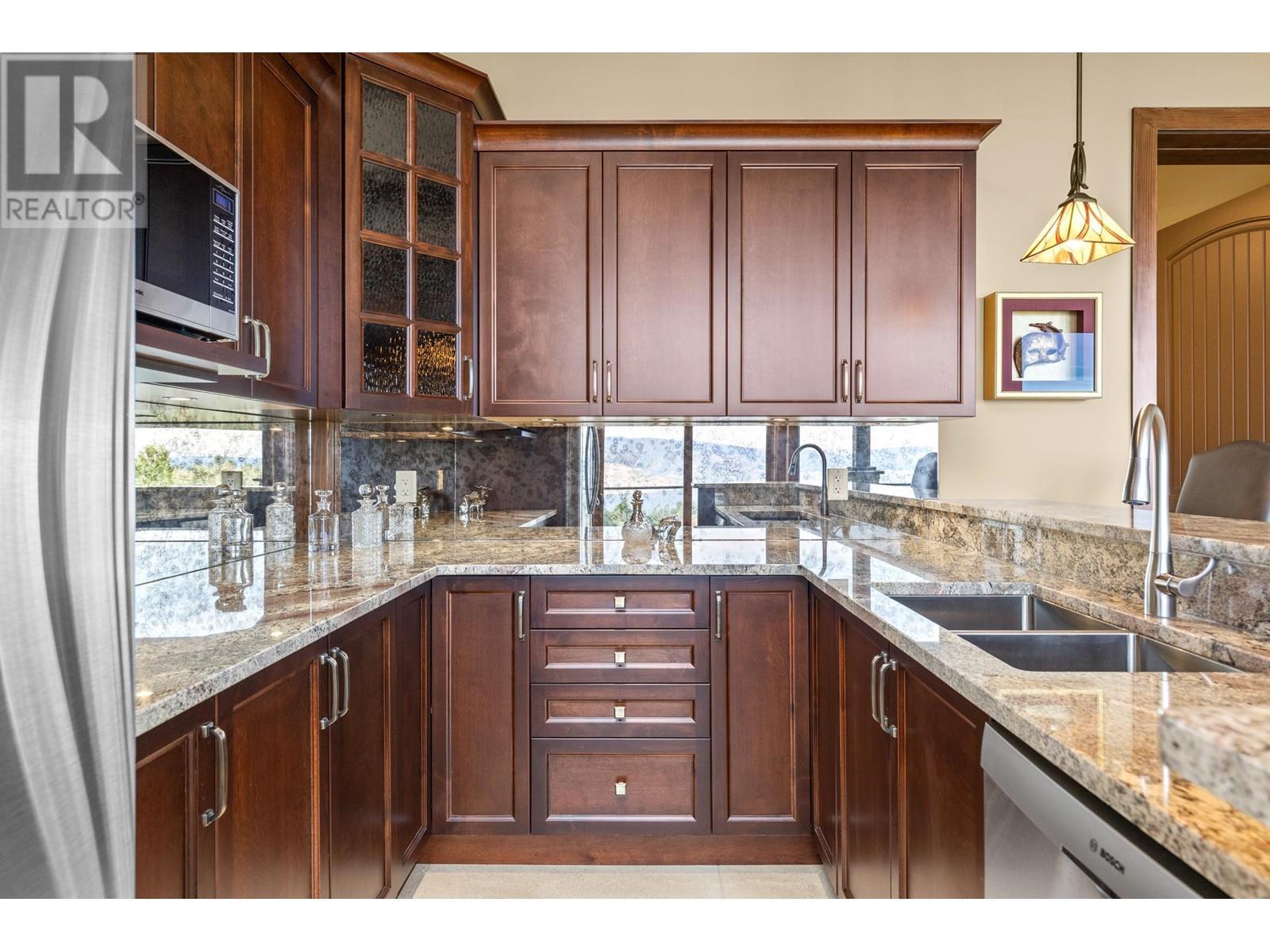 6166 Seymoure Avenue. Peachland, British Columbia