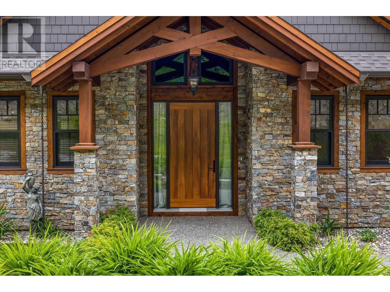 6166 Seymoure Avenue. Peachland, British Columbia