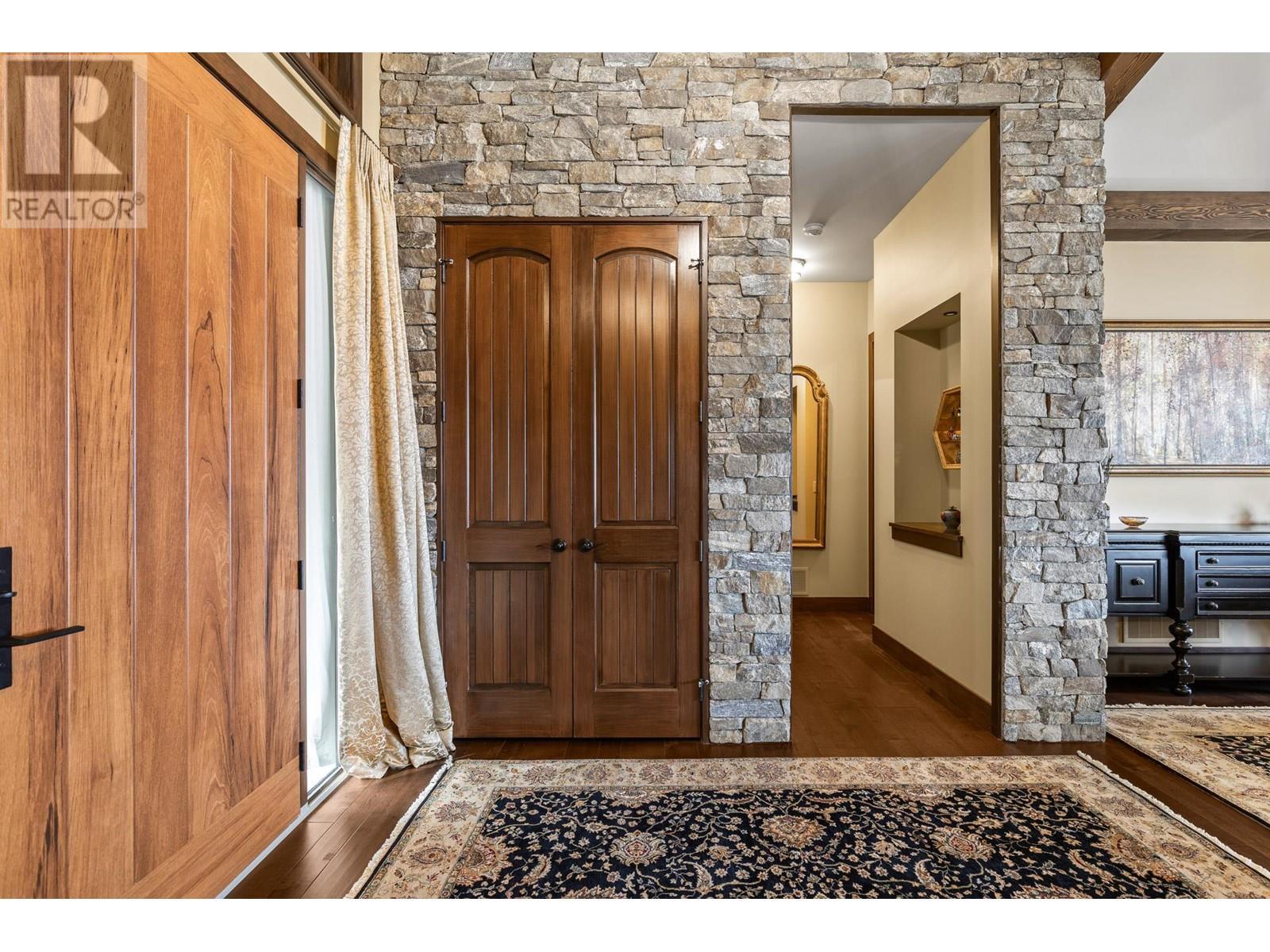 6166 Seymoure Avenue. Peachland, British Columbia