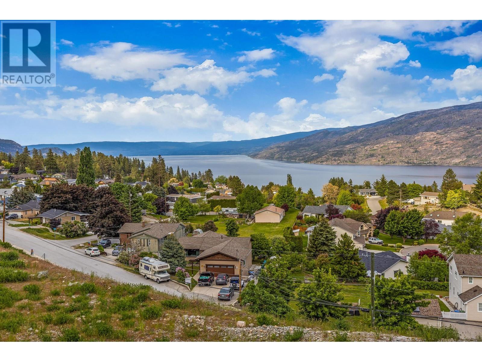 6166 Seymoure Avenue. Peachland, British Columbia