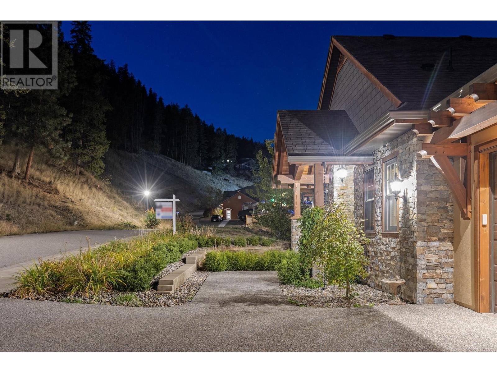 6166 Seymoure Avenue. Peachland, British Columbia