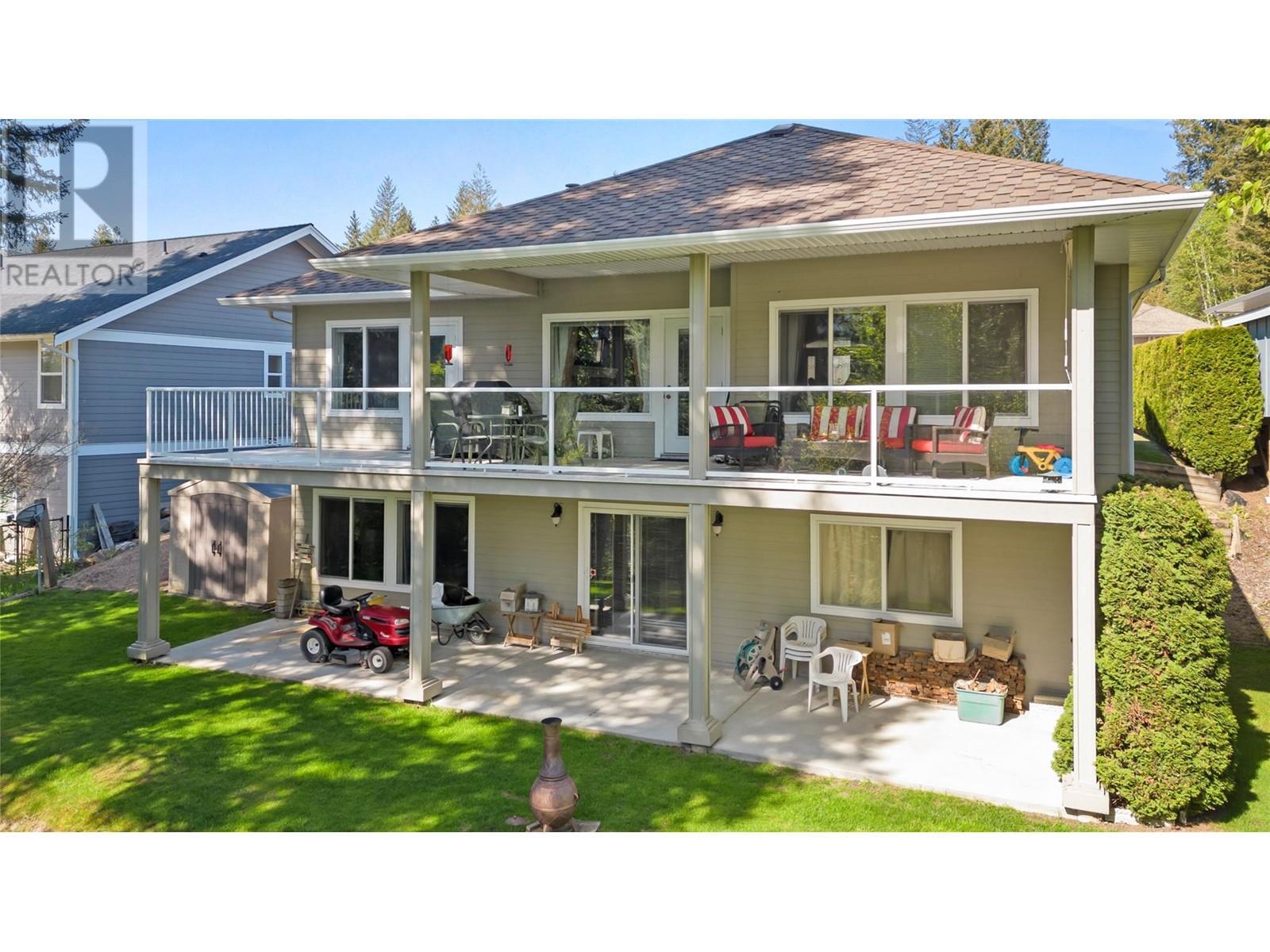 2743 Golf Course Drive. Blind Bay, British Columbia