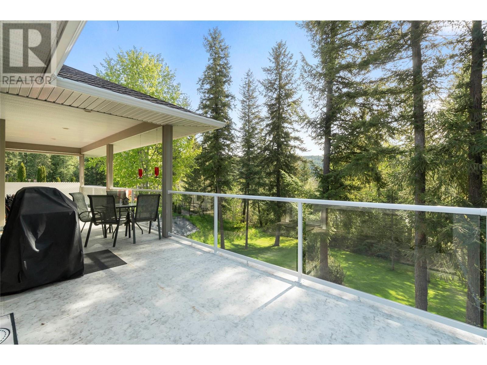 2743 Golf Course Drive. Blind Bay, British Columbia