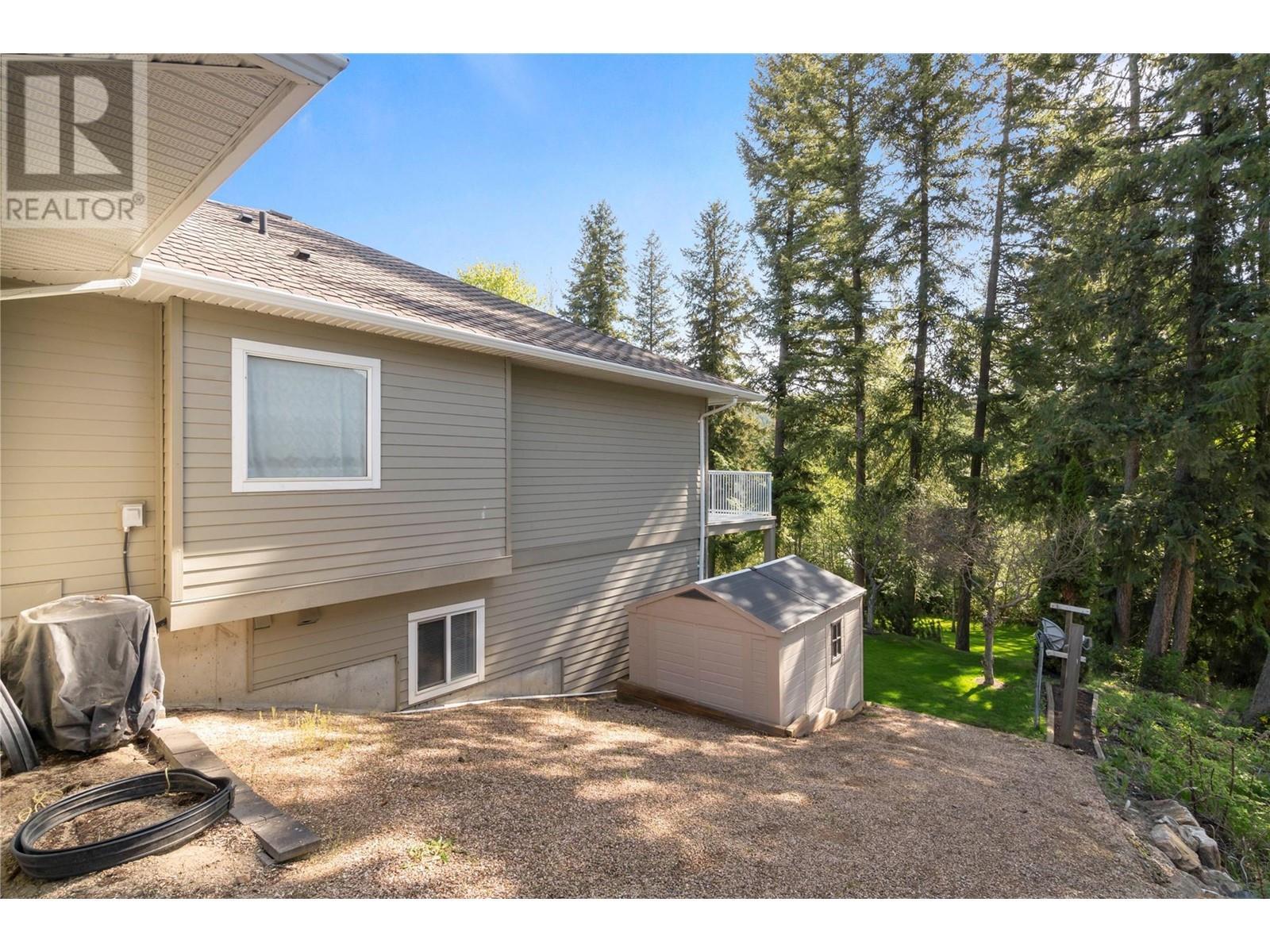 2743 Golf Course Drive. Blind Bay, British Columbia
