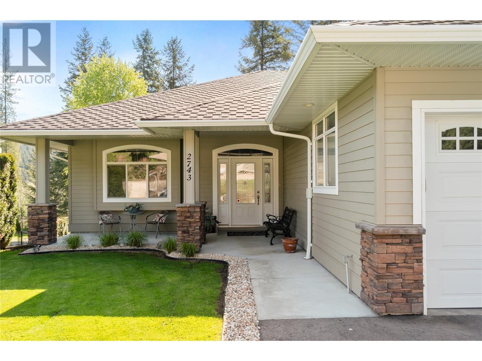 2743 Golf Course Drive. Blind Bay, British Columbia