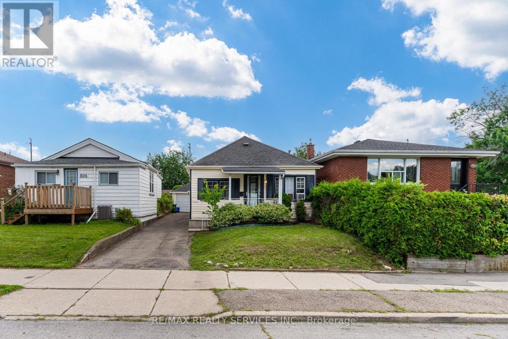 800 Roxborough Avenue, Hamilton (mcquesten)