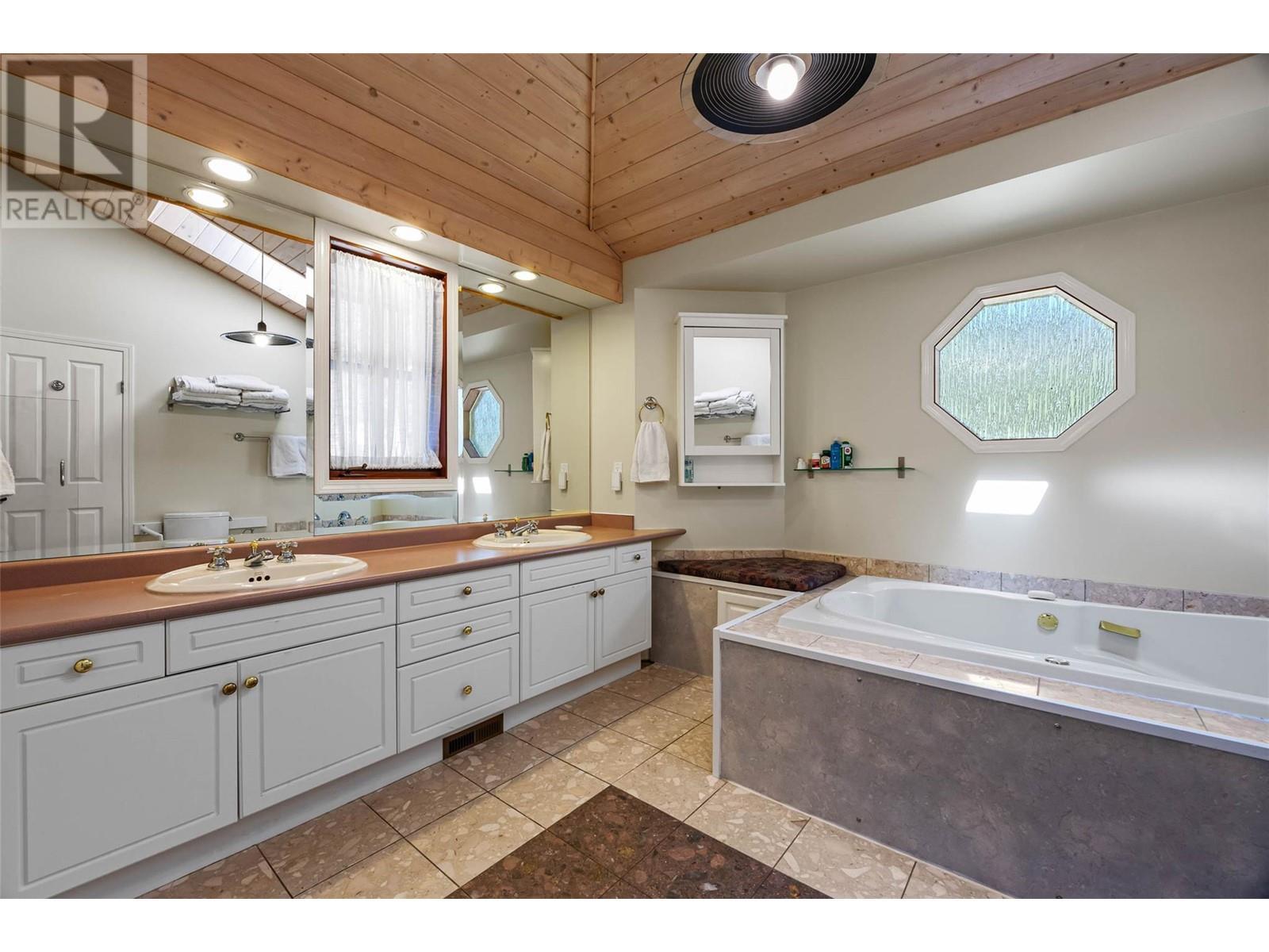 4498 Squilax-anglemont Road Unit# 3. Scotch Creek, British Columbia