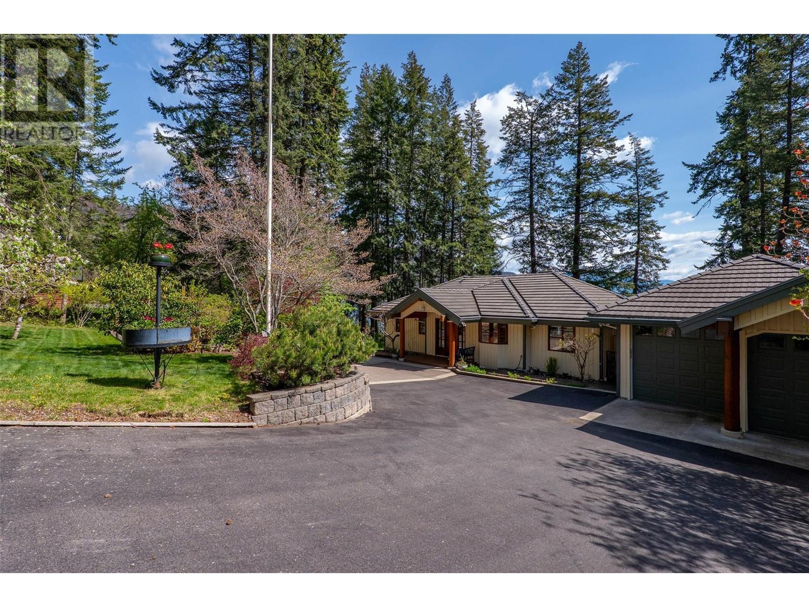 4498 Squilax-anglemont Road Unit# 3. Scotch Creek, British Columbia