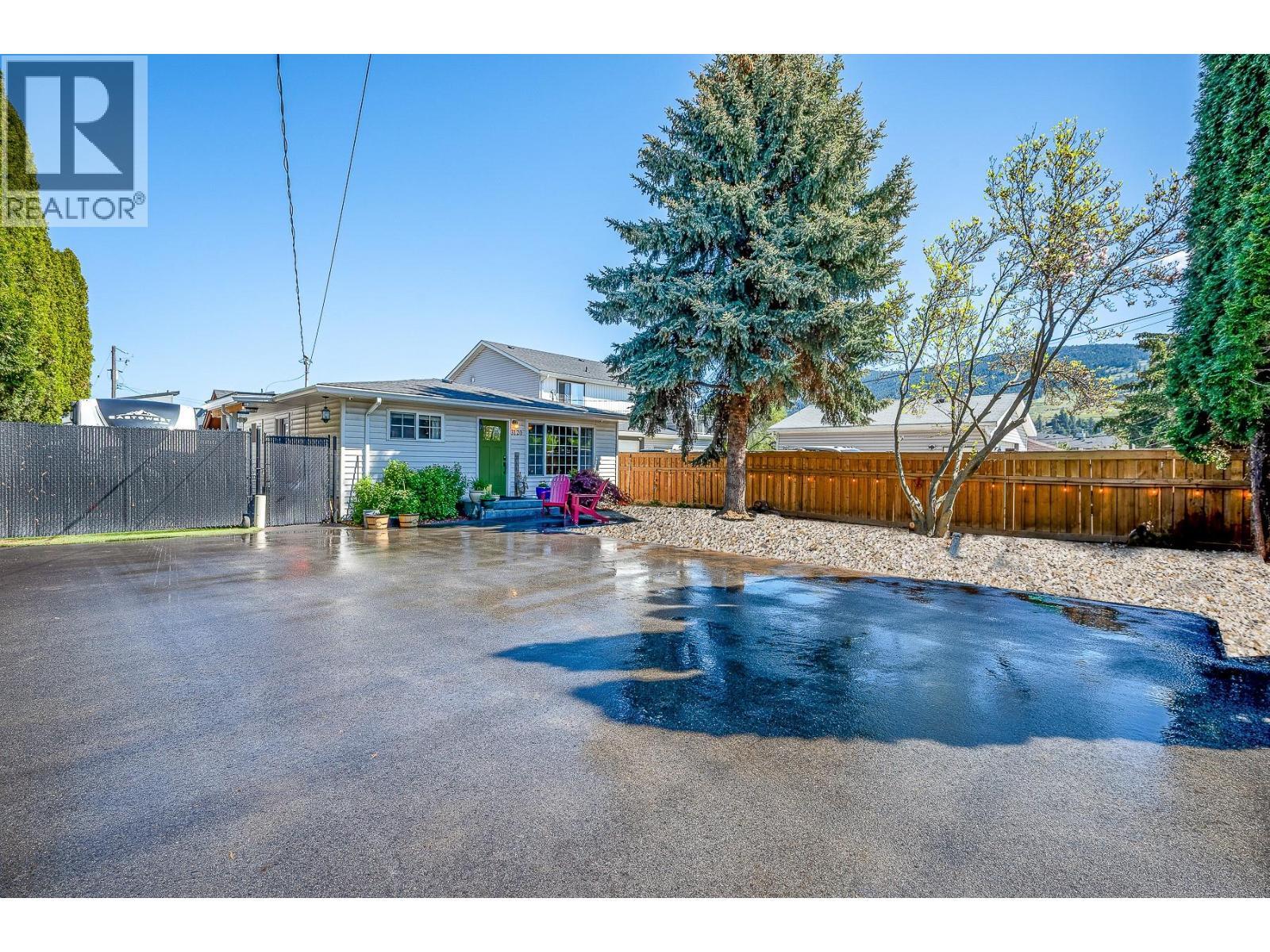 3120 Woodsdale Road. Lake Country, British Columbia