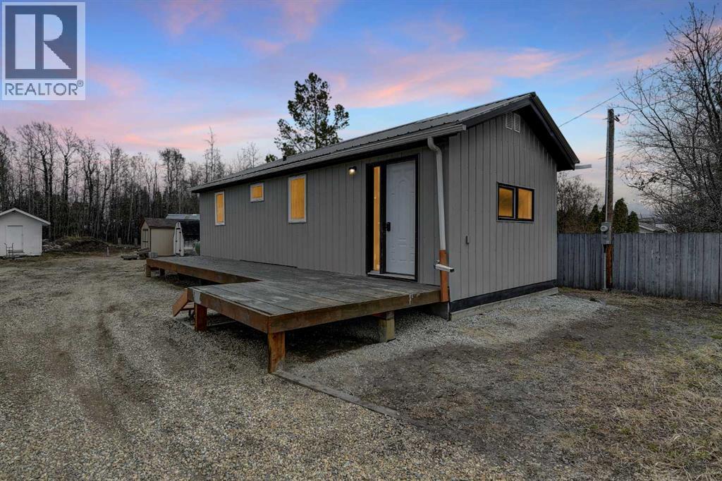 10320 105 Avenue, Hythe