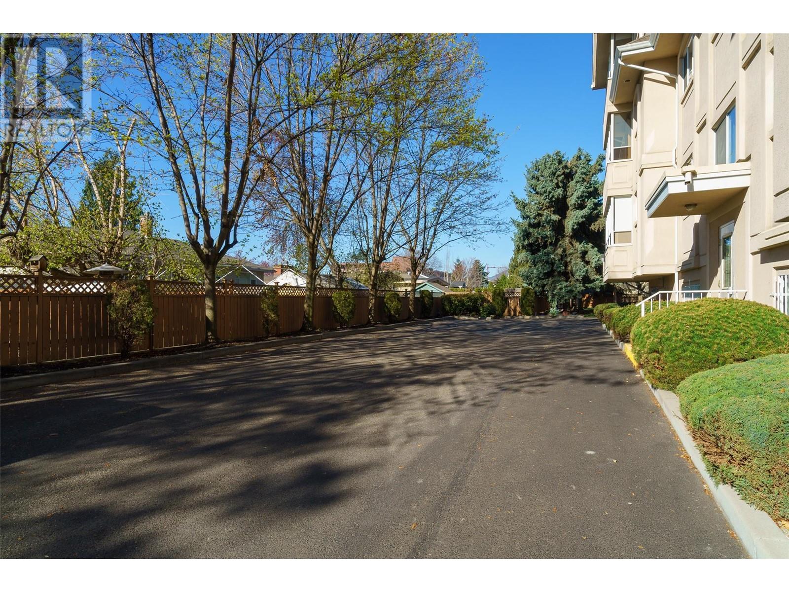 1055 Lawrence Avenue Unit# 202. Kelowna, British Columbia