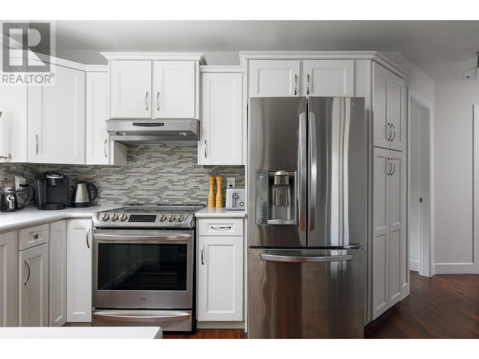 1055 Lawrence Avenue Unit# 202. Kelowna, British Columbia