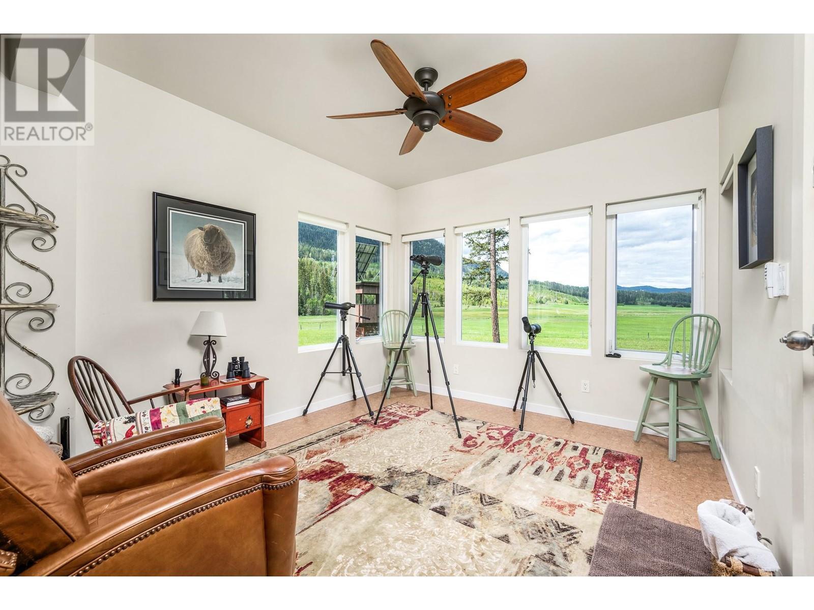 4 Hollingsworth Road. Cherryville, British Columbia