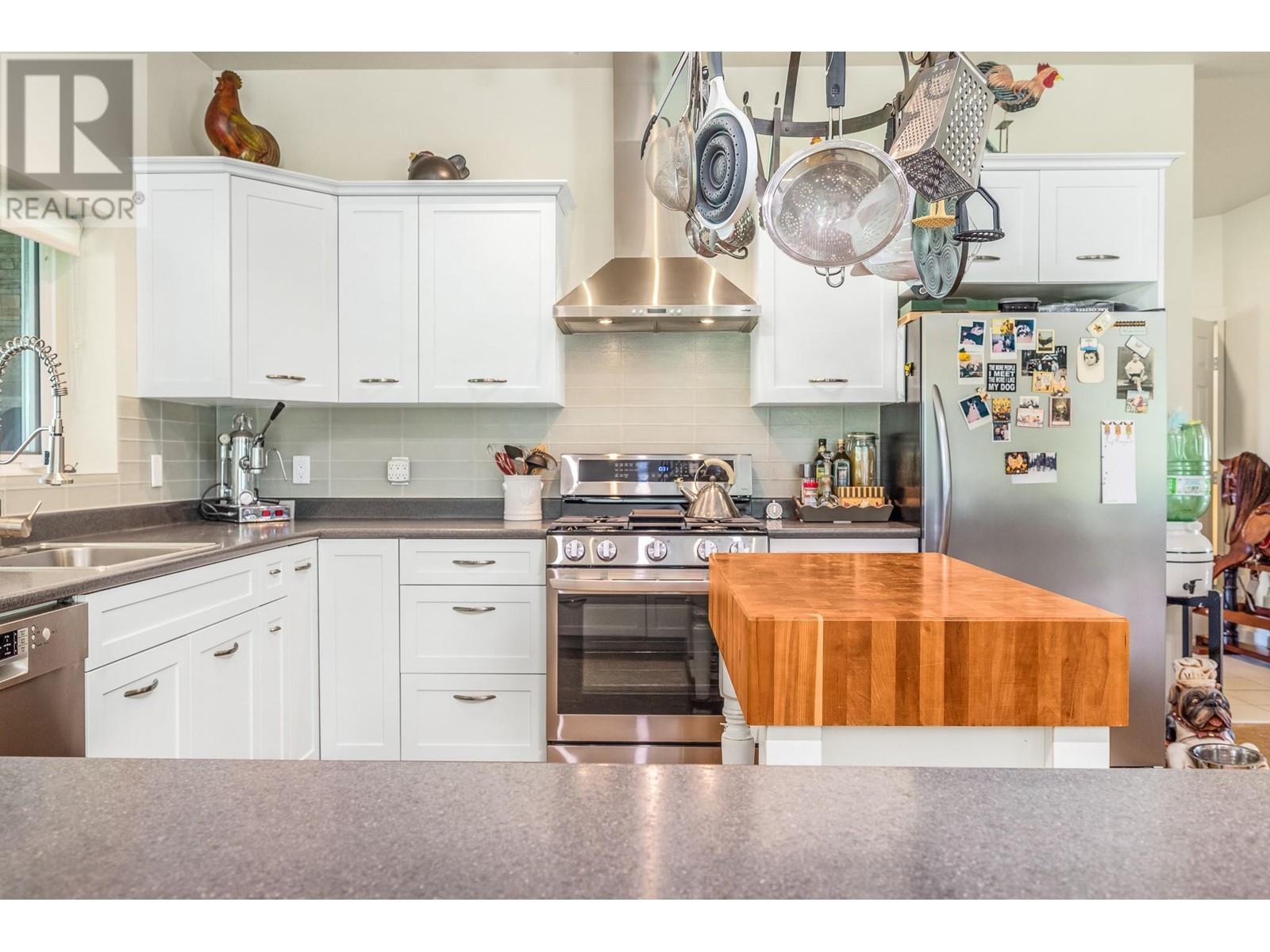 4 Hollingsworth Road. Cherryville, British Columbia