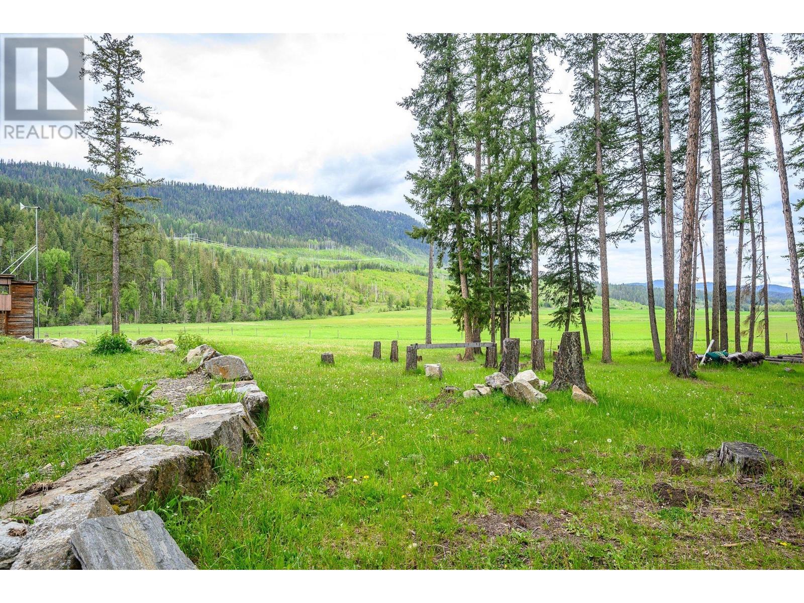 4 Hollingsworth Road. Cherryville, British Columbia