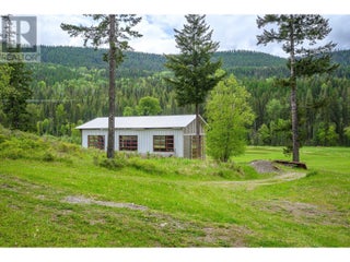 4 Hollingsworth Road. Cherryville, British Columbia