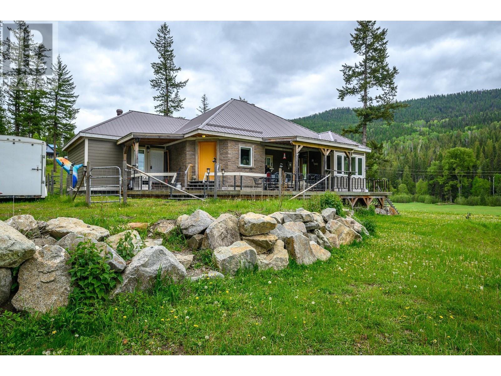 4 Hollingsworth Road. Cherryville, British Columbia