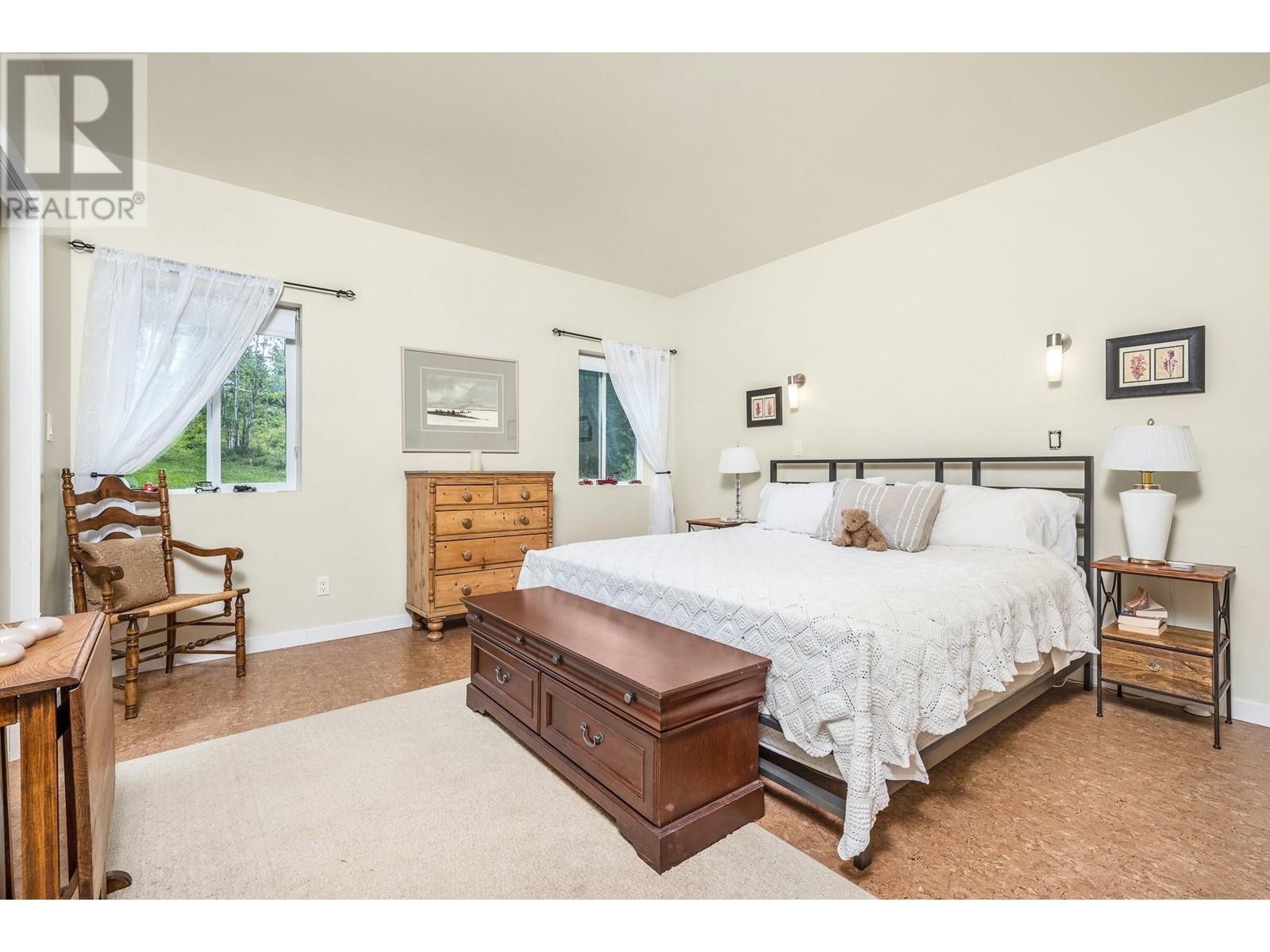 4 Hollingsworth Road. Cherryville, British Columbia