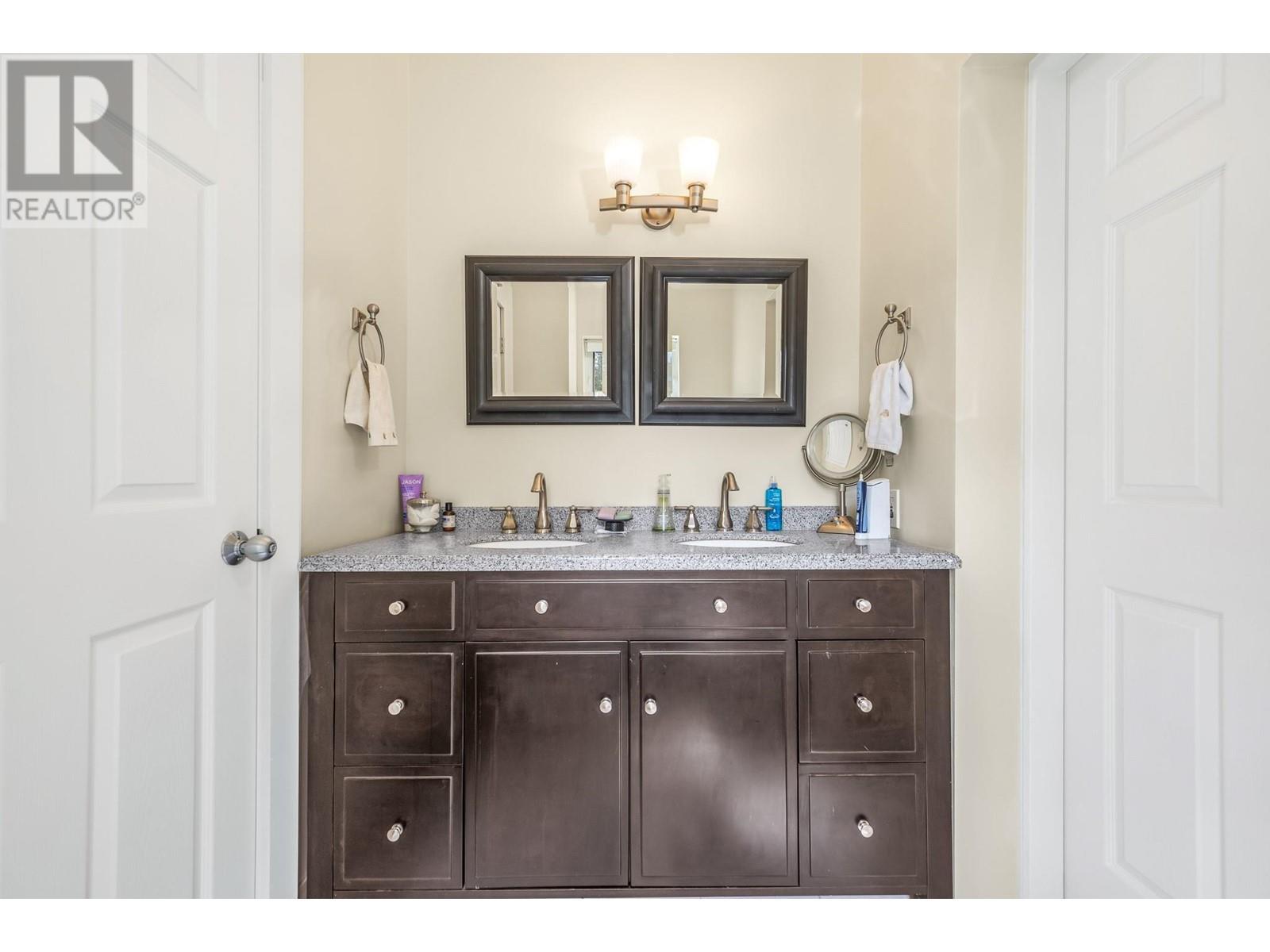 4 Hollingsworth Road. Cherryville, British Columbia