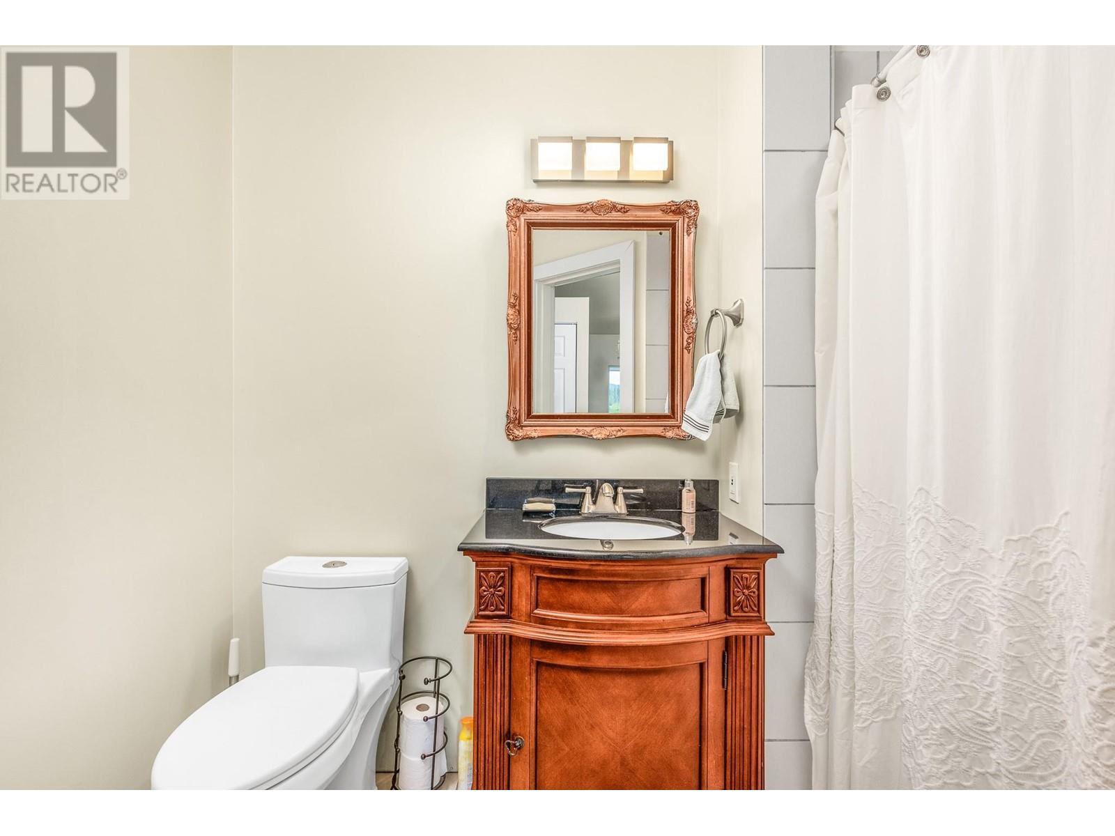 4 Hollingsworth Road. Cherryville, British Columbia