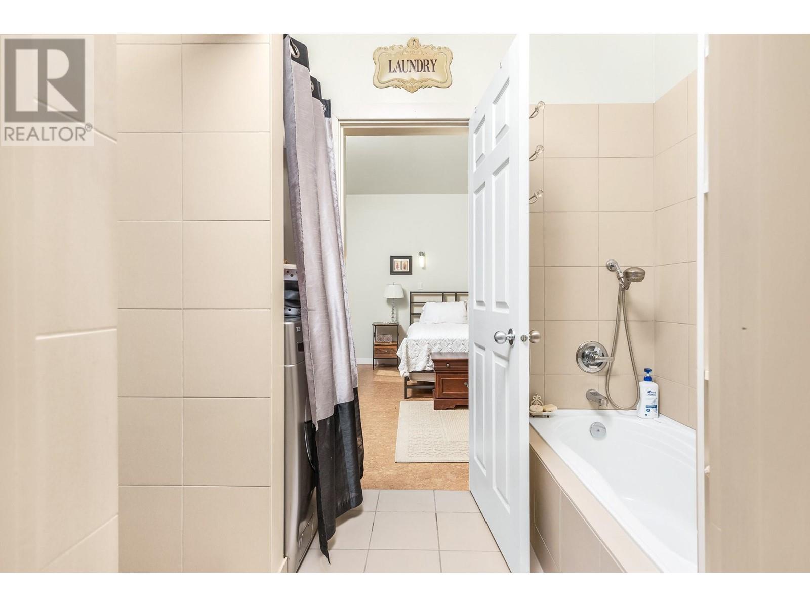 4 Hollingsworth Road. Cherryville, British Columbia