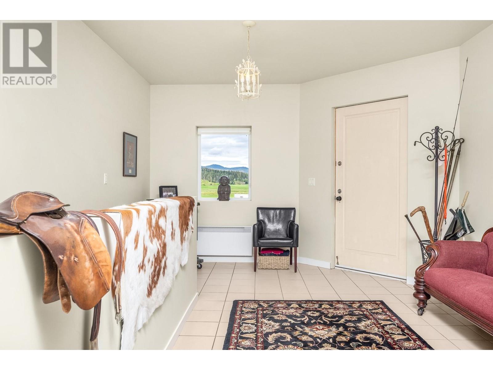 4 Hollingsworth Road. Cherryville, British Columbia