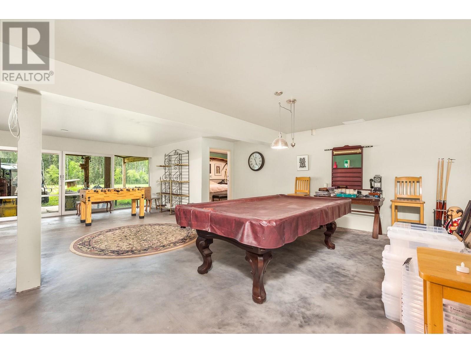 4 Hollingsworth Road. Cherryville, British Columbia