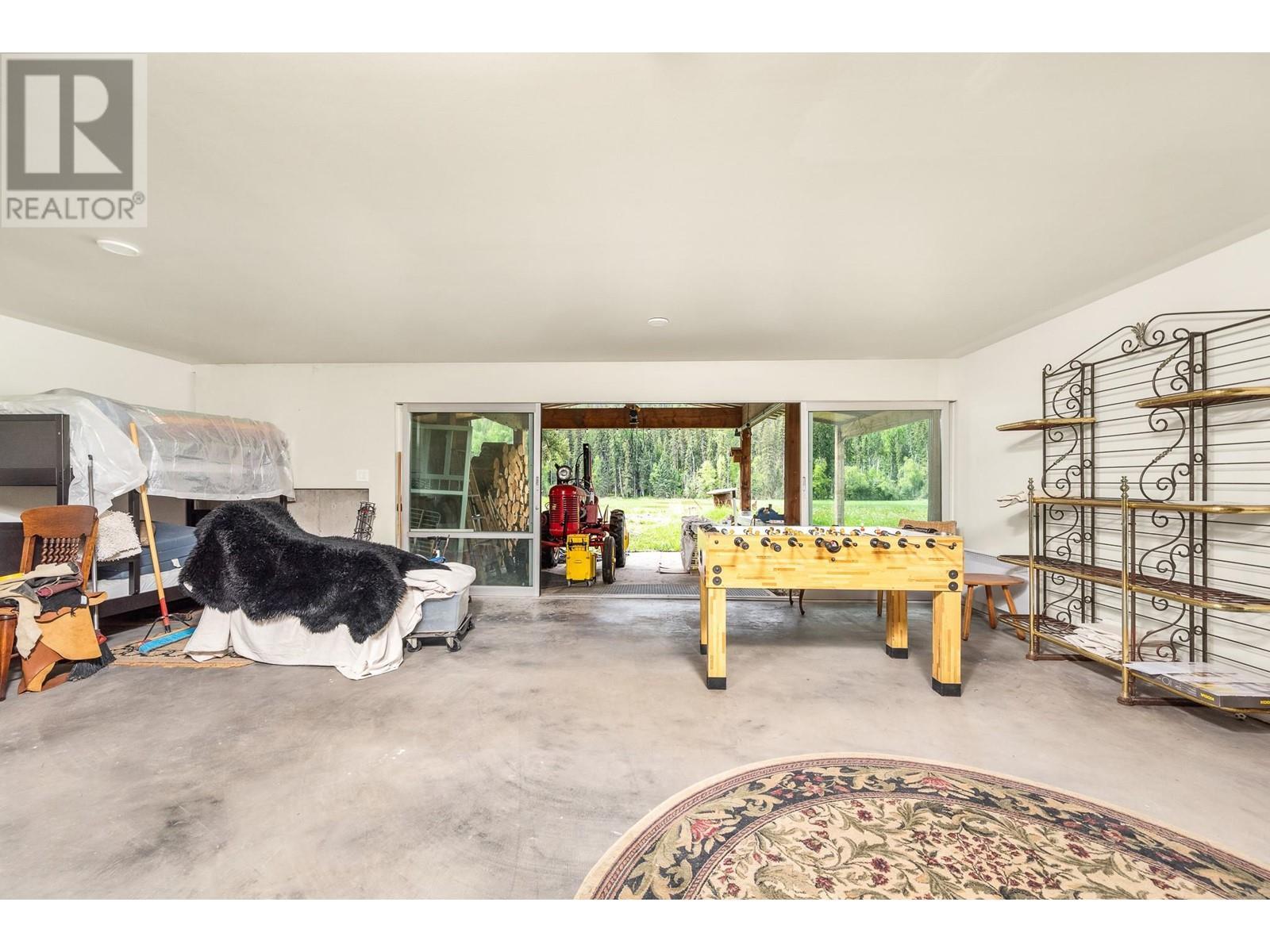 4 Hollingsworth Road. Cherryville, British Columbia