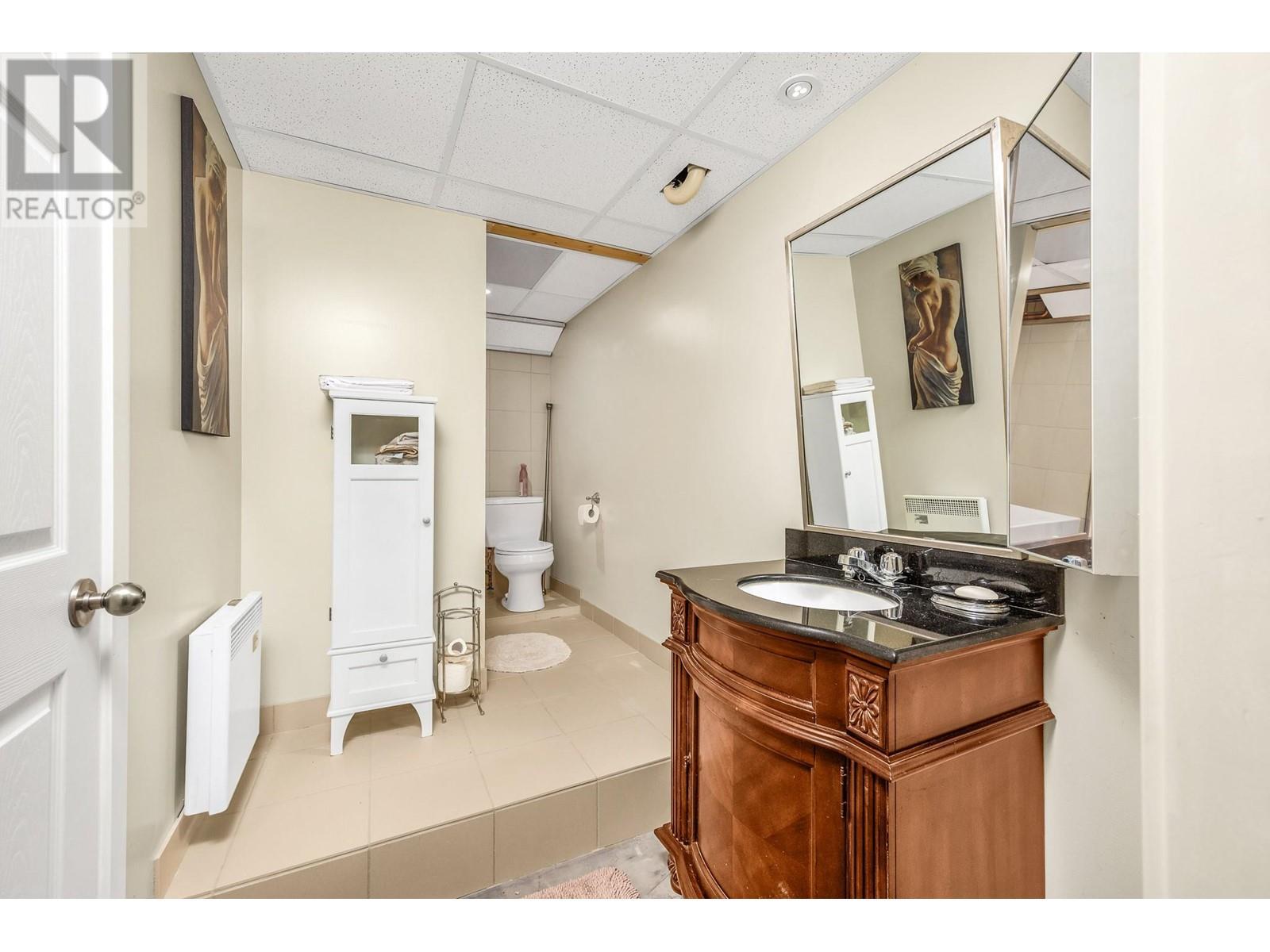 4 Hollingsworth Road. Cherryville, British Columbia