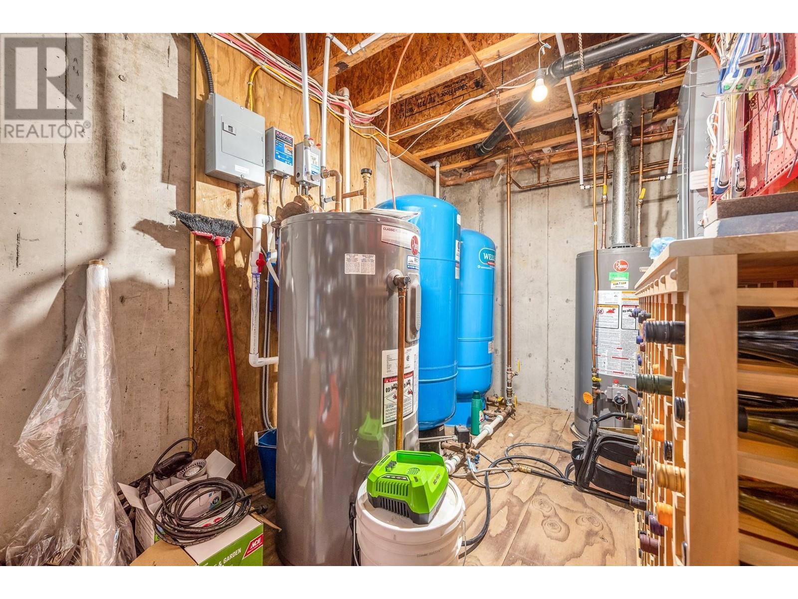 4 Hollingsworth Road. Cherryville, British Columbia