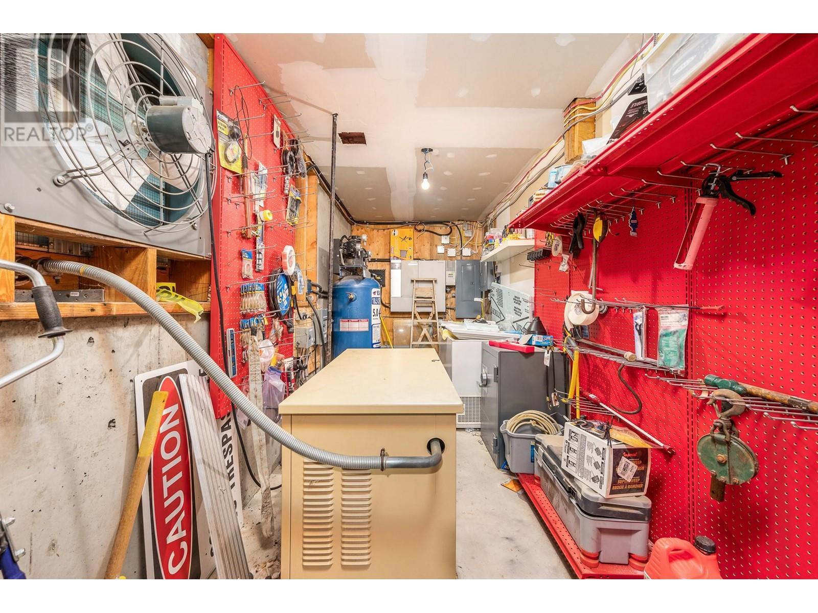 4 Hollingsworth Road. Cherryville, British Columbia