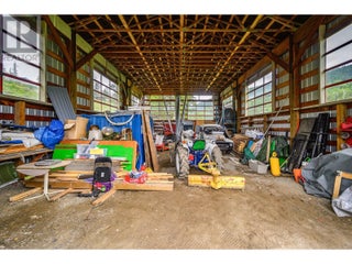 4 Hollingsworth Road. Cherryville, British Columbia