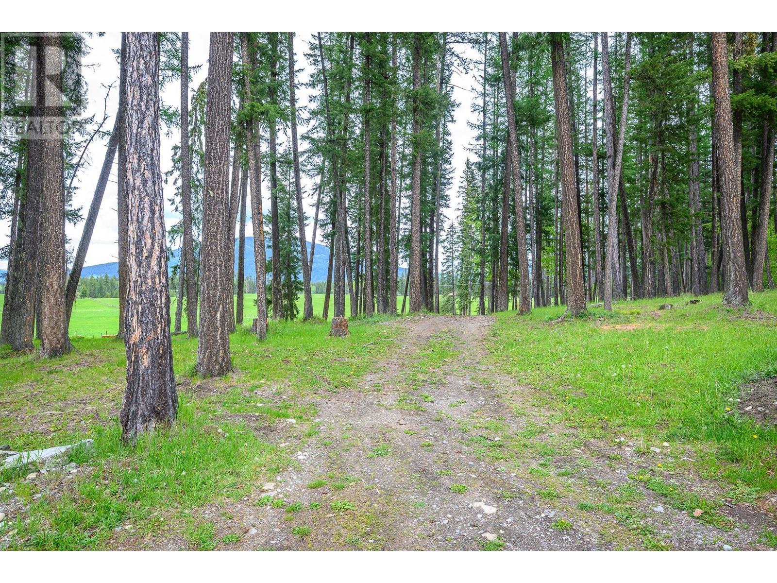 4 Hollingsworth Road. Cherryville, British Columbia