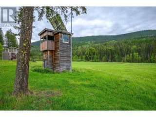 4 Hollingsworth Road. Cherryville, British Columbia