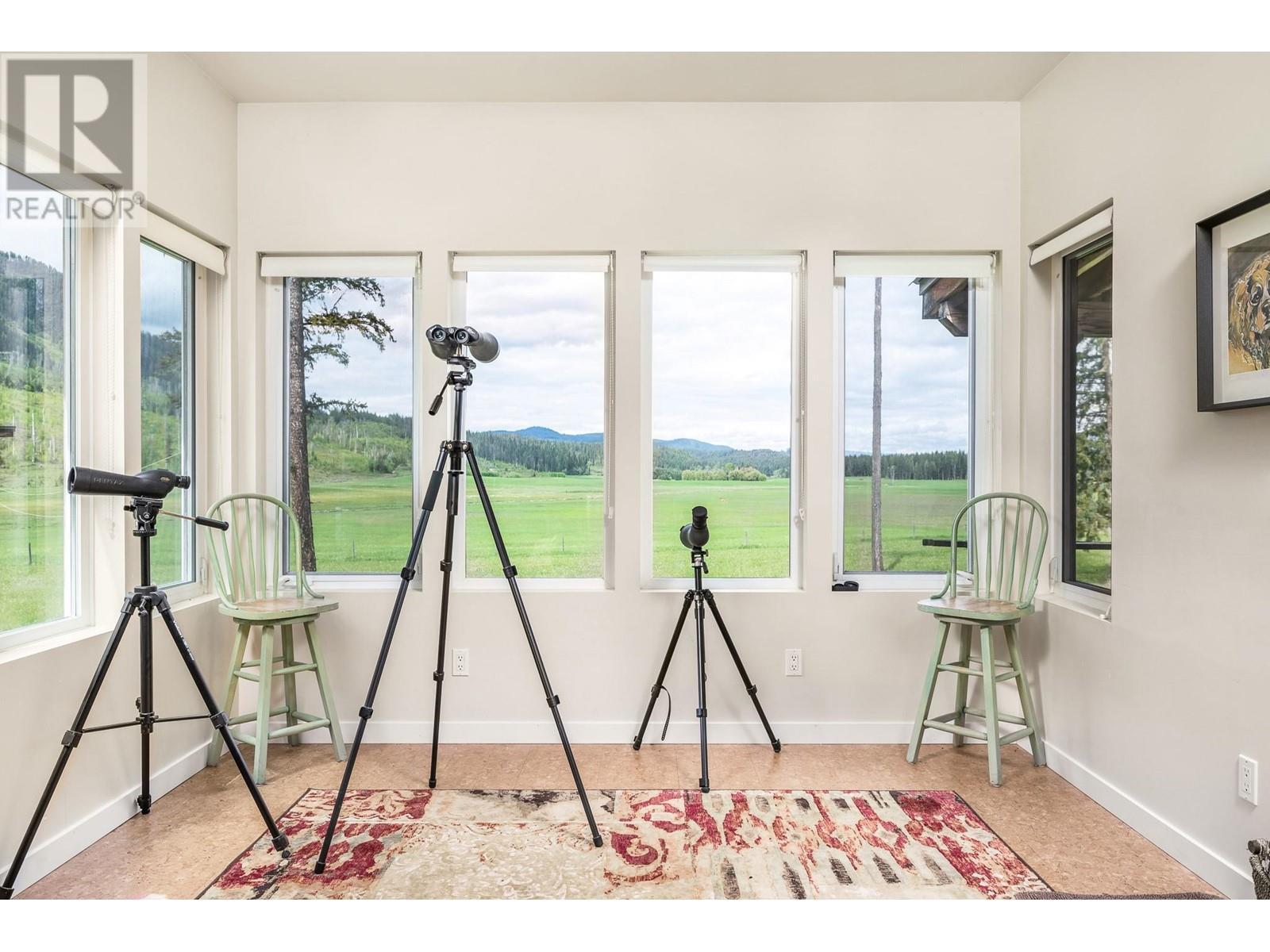 4 Hollingsworth Road. Cherryville, British Columbia