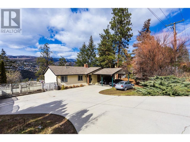 2094 Tomat Avenue, Kelowna