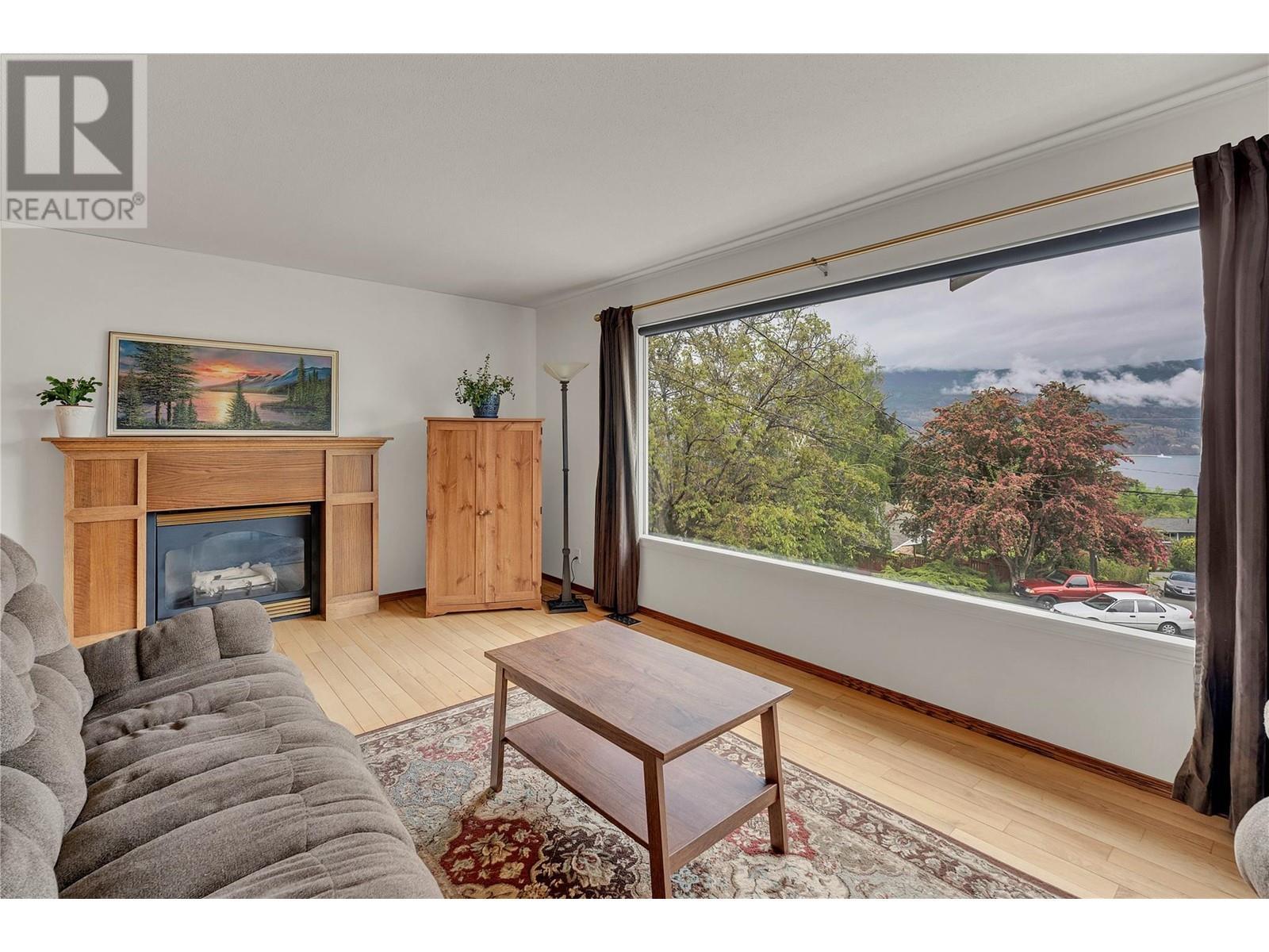 6528 Lipsett Crescent. Summerland, British Columbia