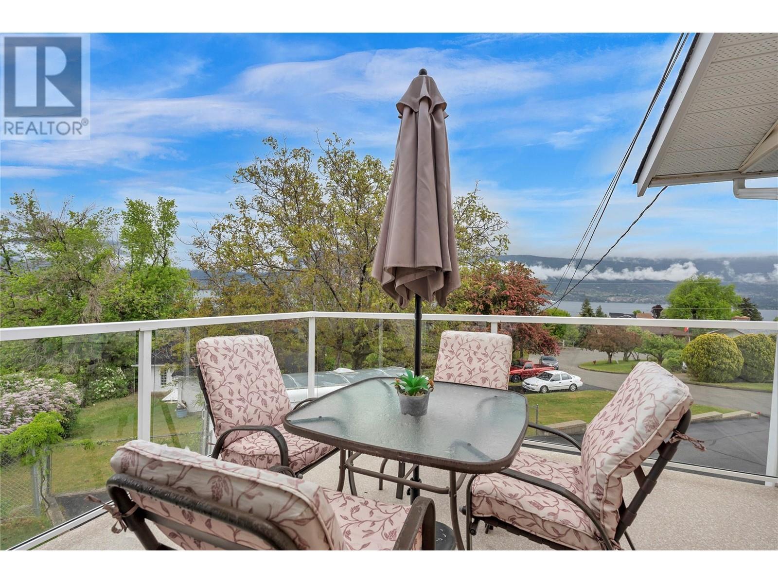 6528 Lipsett Crescent. Summerland, British Columbia