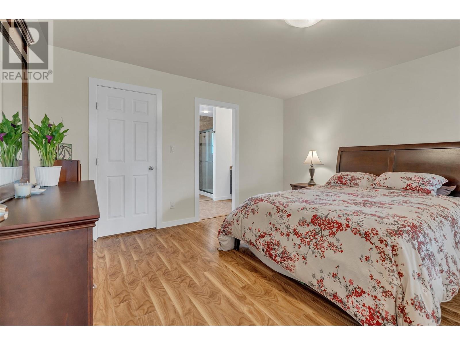 6528 Lipsett Crescent. Summerland, British Columbia