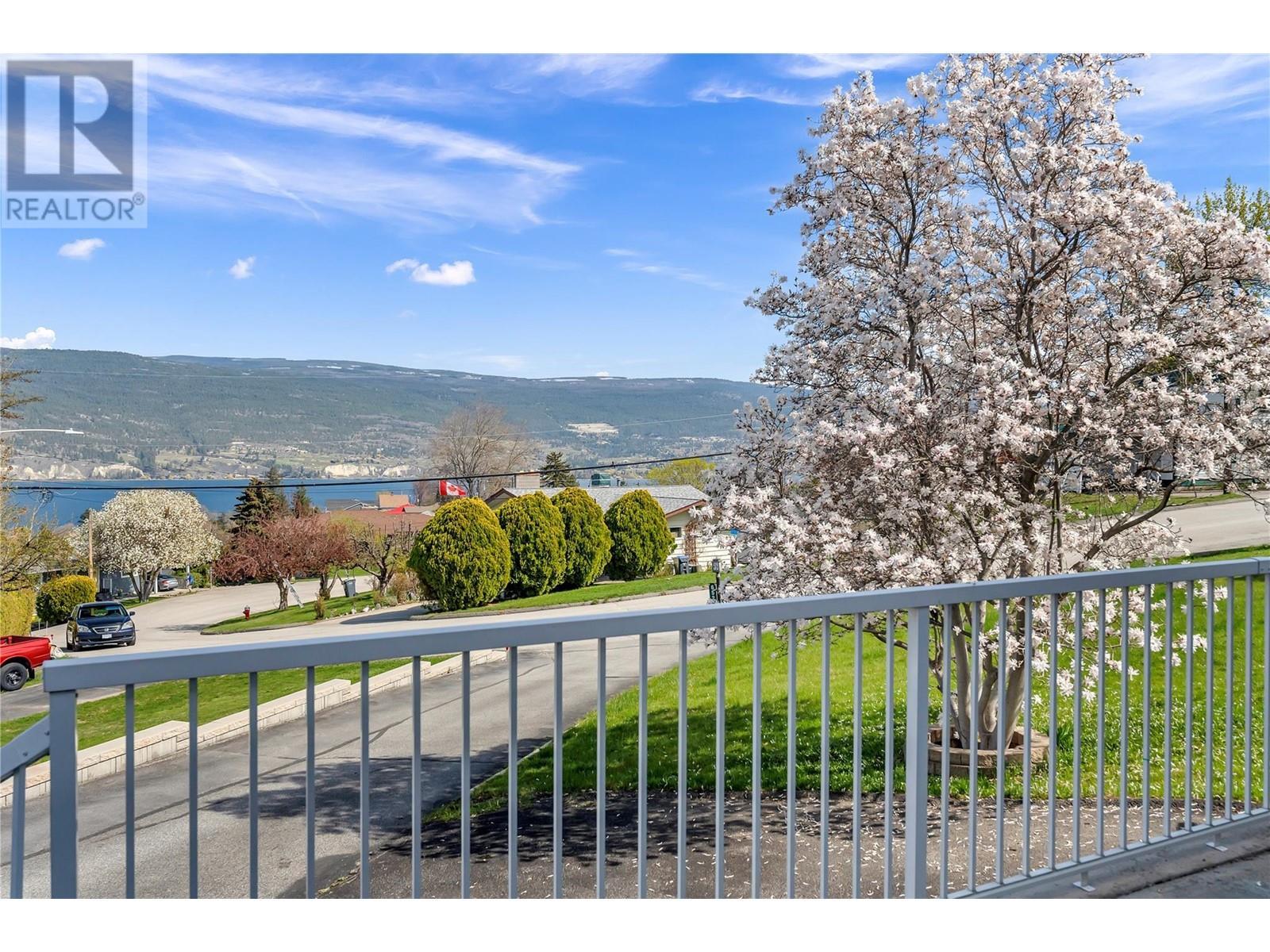 6528 Lipsett Crescent. Summerland, British Columbia