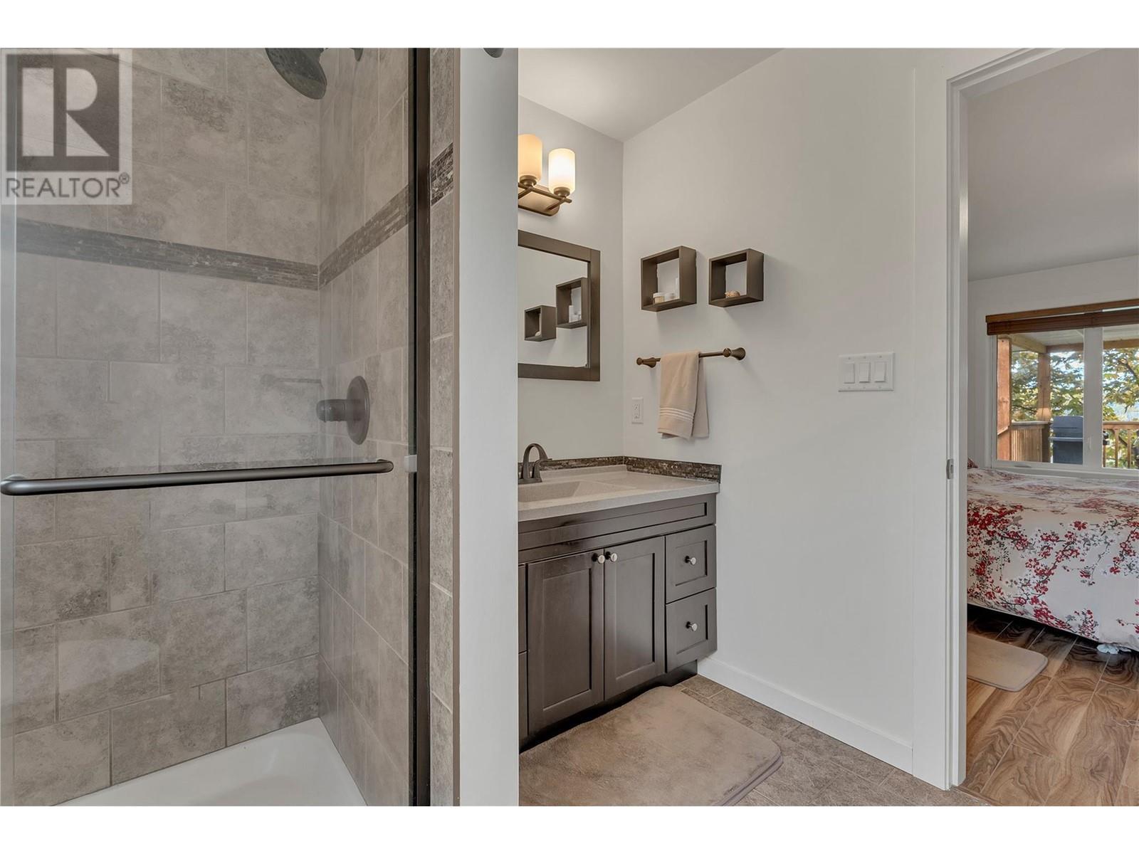 6528 Lipsett Crescent. Summerland, British Columbia