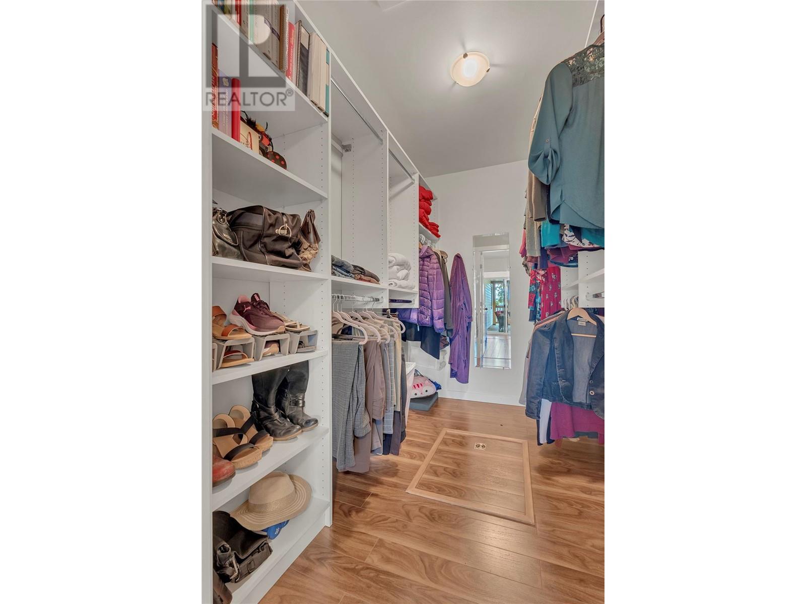 6528 Lipsett Crescent. Summerland, British Columbia