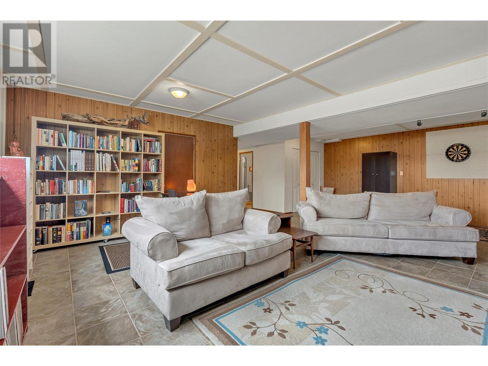 6528 Lipsett Crescent. Summerland, British Columbia