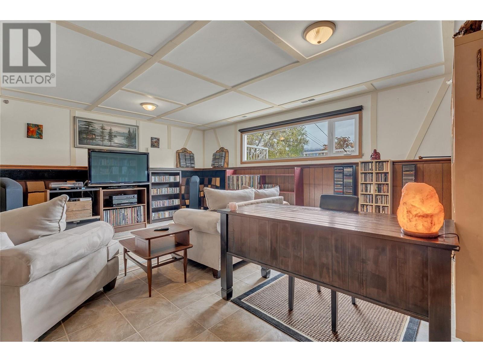 6528 Lipsett Crescent. Summerland, British Columbia