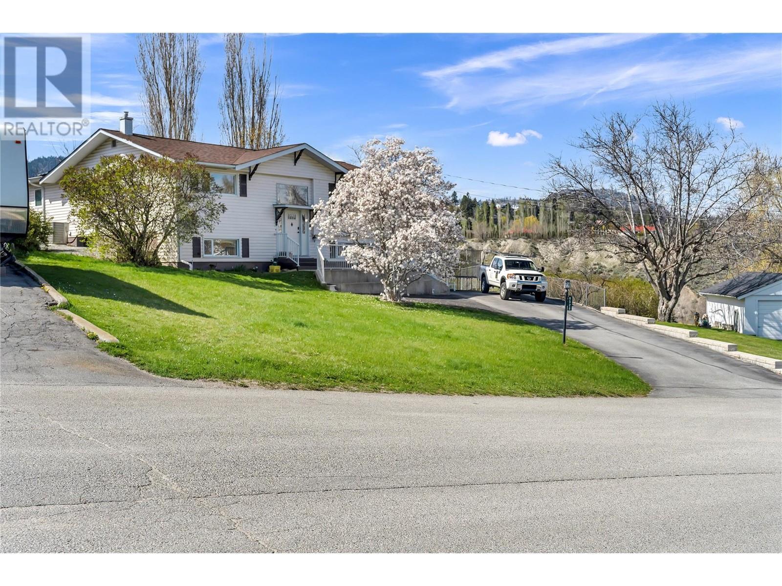 6528 Lipsett Crescent. Summerland, British Columbia